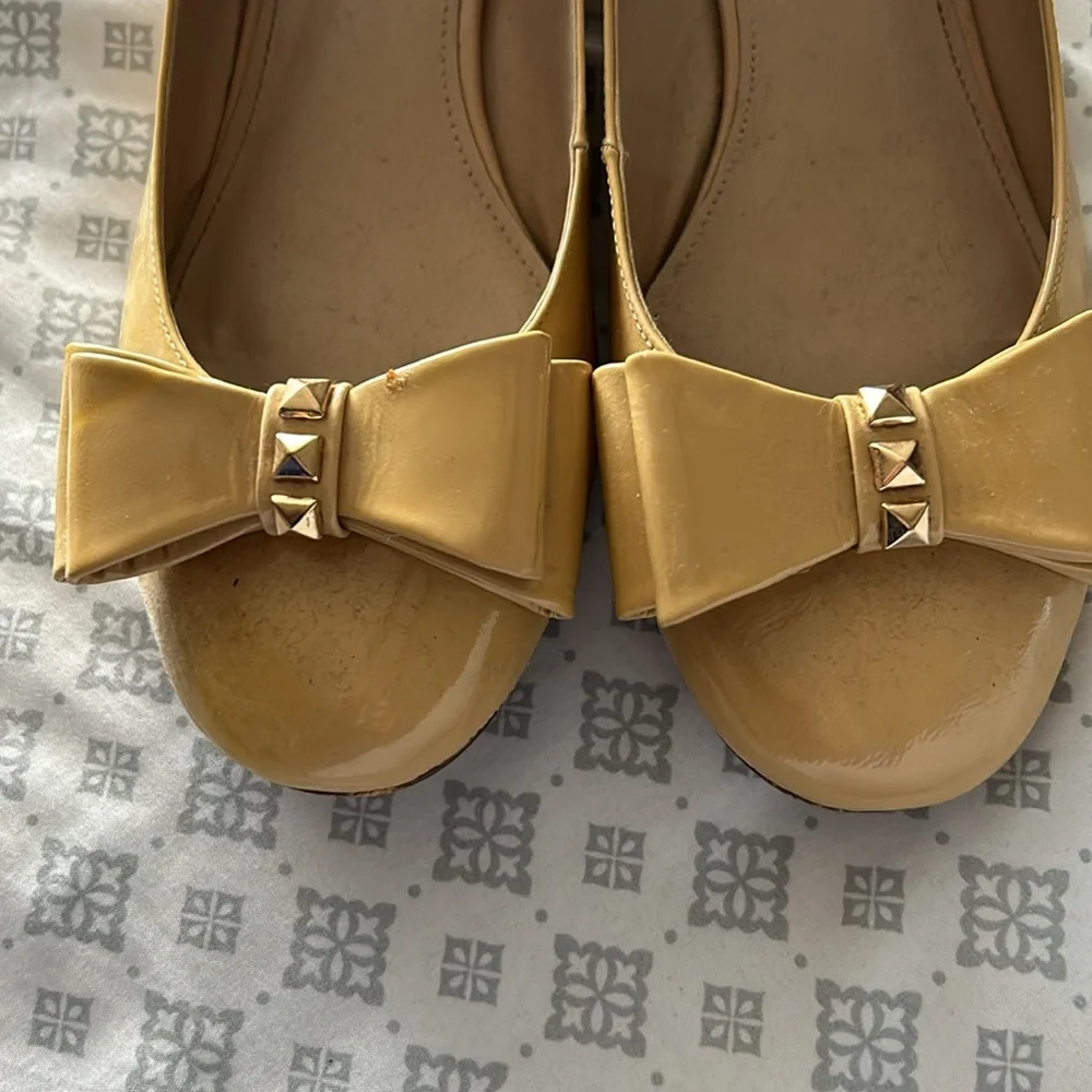 Bound Beige Patent Leather Block Heels - 9 - Picture 4 of 7